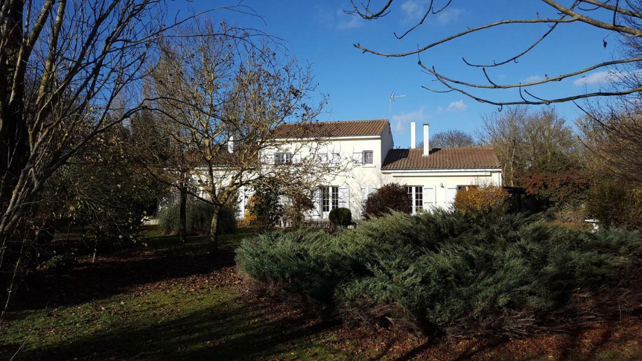 Villa L'Abri D'Emilie Saint-Xandre Exterior foto