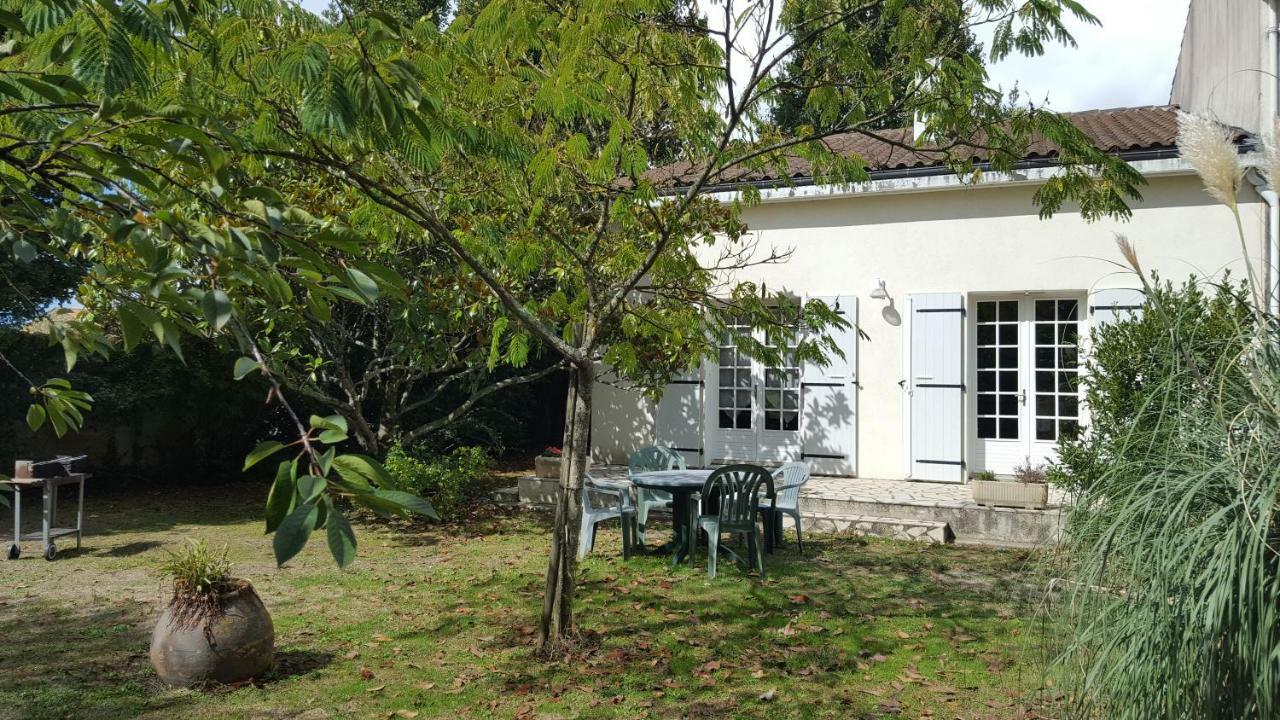 Villa L'Abri D'Emilie Saint-Xandre Exterior foto